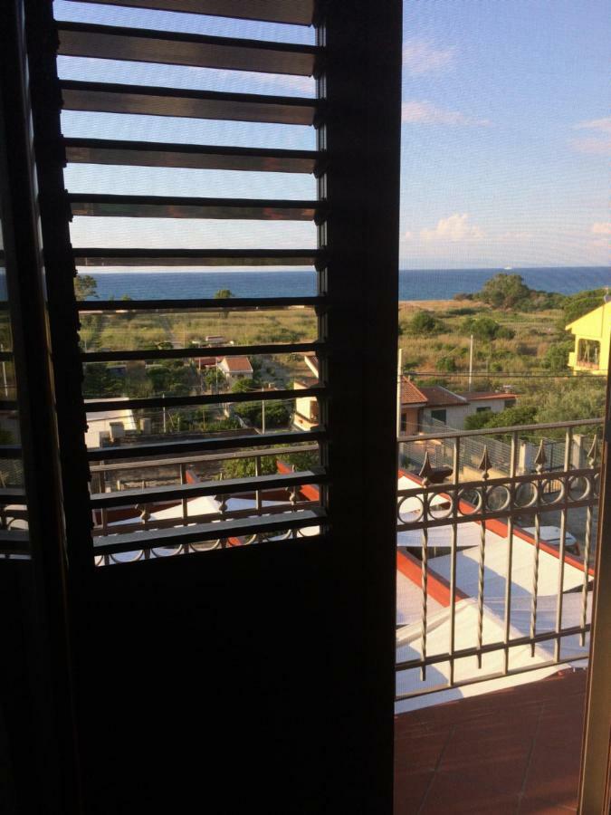 Tyrrhenian Sea Apartment Торре-Фаро Экстерьер фото